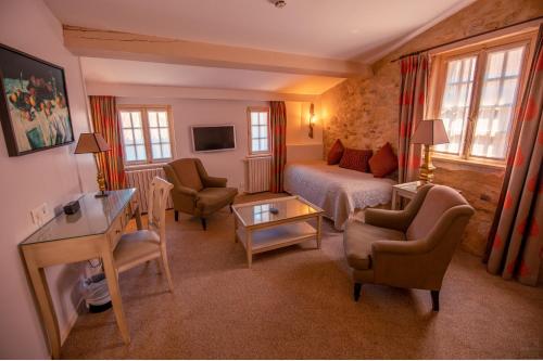 Hotel Le Donjon - Coeur de La Cite Medievale - image 5