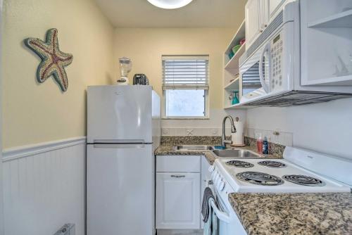 Blue Heron Cottage 6 - Walk to Beach and Pool - image 4