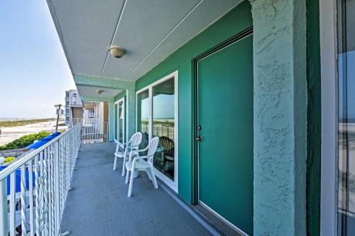 Wildwood Crest Beachfront Home with Shared Pool - image 11