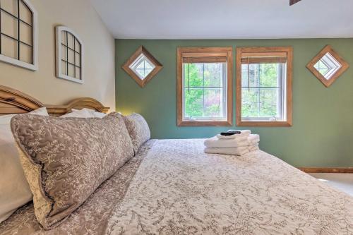 Quaint Blue Ridge Mountain Getaway Pets Welcome! in Burnsville, USA