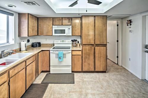 Cozy Lake Havasu City Casita with Patio and Grill - image 7