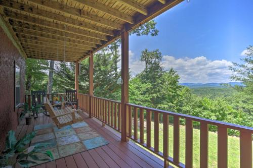 Picturesque Murphy Cabin with Fire Pit and Views! in Murphy, USA