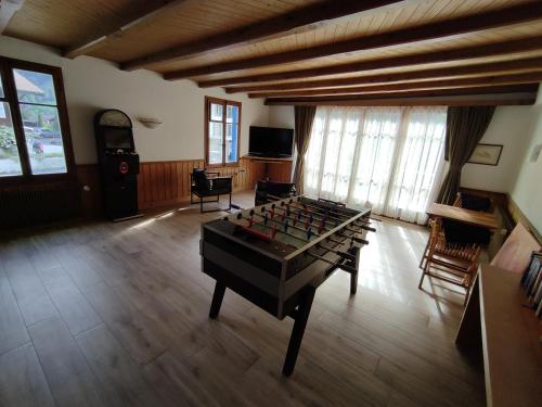 娛樂設施, Hotel Restaurant Jungfrau in 勞特布龍嫩