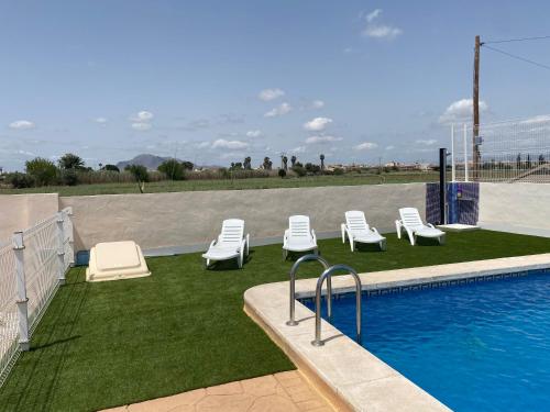 Villa Dolores, un chalet con piscina y barbacoa en la huerta del Segura. in Catral