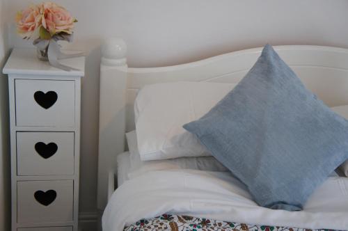 Small Double Room image 9