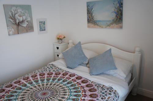 Small Double Room image 2
