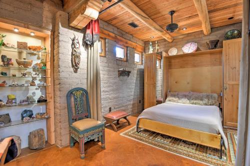 Infinity Pool and Outdoor Kitchen Luxe Phoenix Home in ويكنبرغ_أريزونا