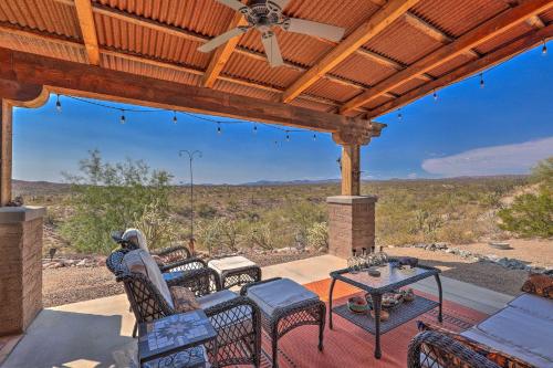 Infinity Pool and Outdoor Kitchen Luxe Phoenix Home in ويكنبرغ_أريزونا