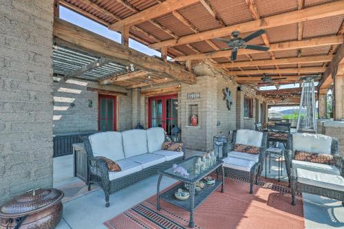 Luxury Phoenix Home with Bar and Outdoor Oasis! in Wickenburg (AZ)