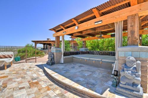 Luxury Phoenix Home with Bar and Outdoor Oasis! in Wickenburg (AZ)
