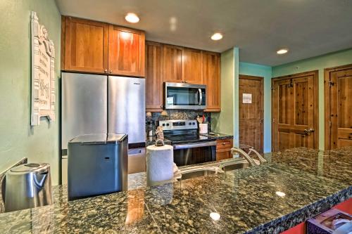 Couples Ski Condo 1 Mi to Breckenridge Golf Club in Breckenridge, USA