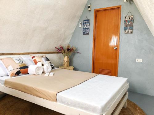 信仰湾小屋 (Faith Bay Huts) in 卡班甘