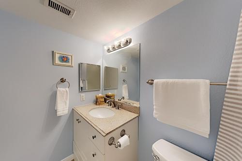 Beachfront Condo - Gulf-View Balcony - 2 Pools condo - image 13