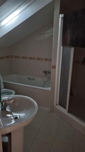 Room at Robert's, in a Shared House 4