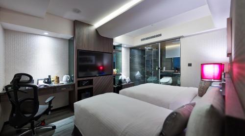 room detail thumbnail 1