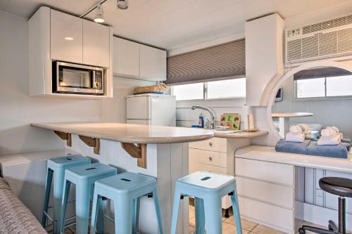 Cozy Fire Island Studio with Deck Walk to the Beach - image 12