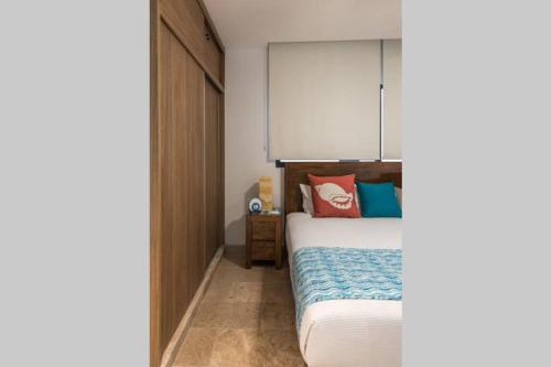 Brand new 2 Br condo with exquisite design and fast internet by Happy Address