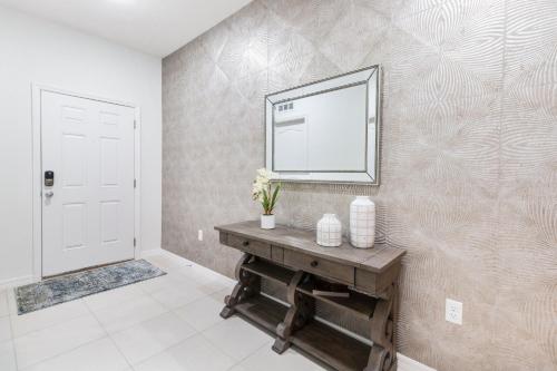 20 Mins to Disney in Solterra Resort 7-Bed Private Pool - image 8