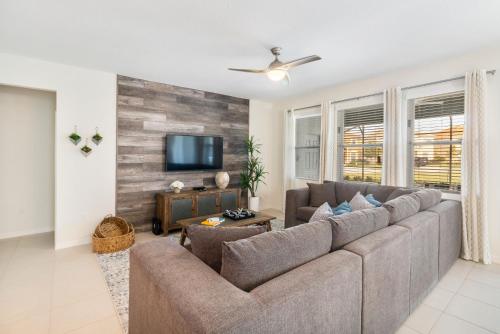 20 Mins to Disney in Solterra Resort 7-Bed Private Pool - image 9