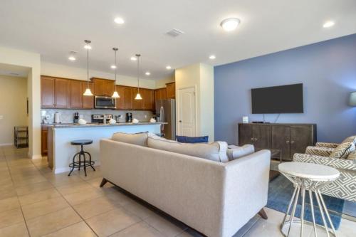 Brand New 5-Bed 4-Bath Townhome with Private Pool Just Minutes to Disney - image 3