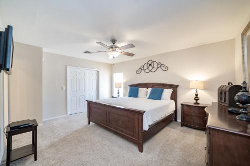 Luxury Home on Acre Lot with Private Pool & 6 Person Spa home - image 10