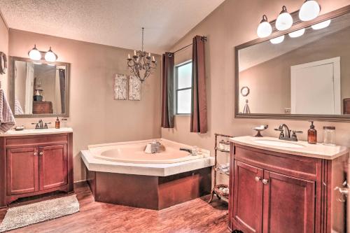 Waterfront Karnack Home with Deck and Boathouse! - image 10