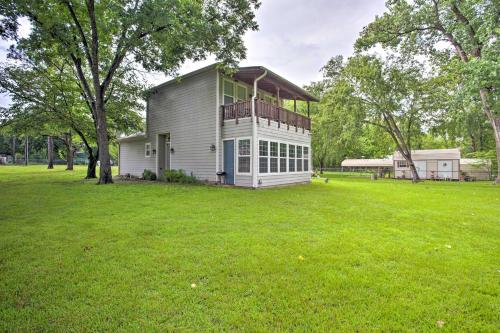 Cedar Creek Reservoir Home with Deck and Fire Pit!