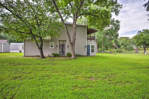 Cedar Creek Reservoir Home with Deck and Fire Pit!