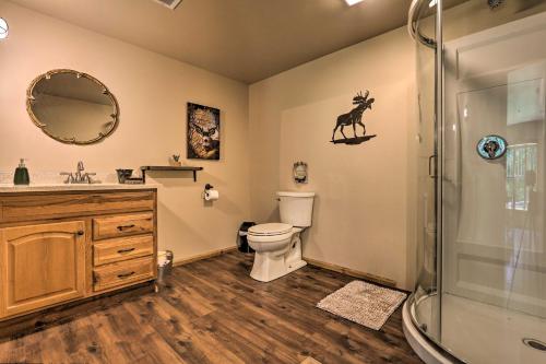Butler Cabin on 19 Acres w/ Hot Tub & Fire Pit! in ووستر