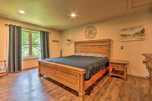 Butler Cabin on 19 Acres with Hot Tub and Fire Pit!