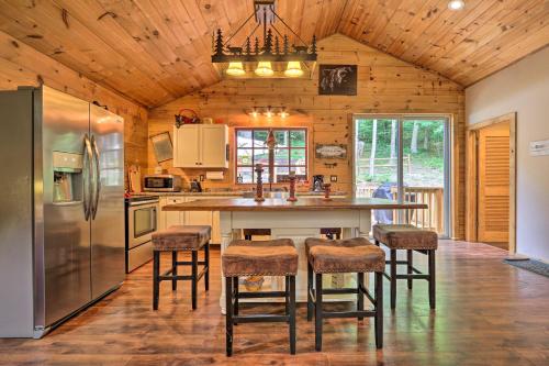 Butler Cabin on 19 Acres with Hot Tub and Fire Pit!