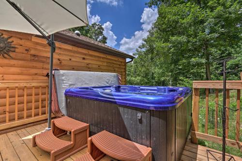 Butler Cabin on 19 Acres with Hot Tub and Fire Pit!