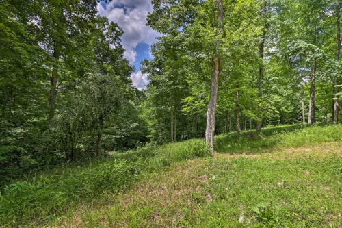 Butler Cabin on 19 Acres with Hot Tub and Fire Pit!