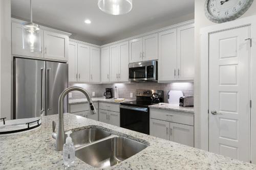 Pristine 3-bedroom Home Near Canyon Lake! - main image