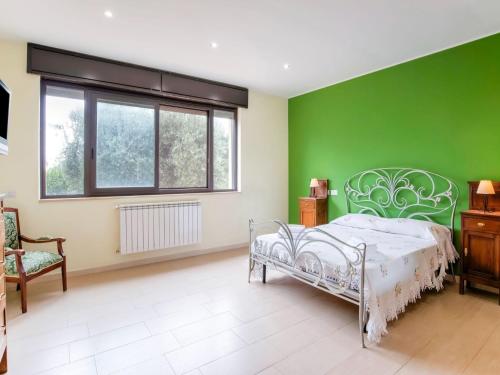 Comfortable Holiday Home in Solarino with Garden - image 6