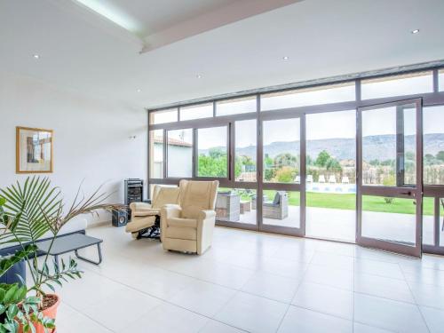 Comfortable Holiday Home in Solarino with Garden - image 12