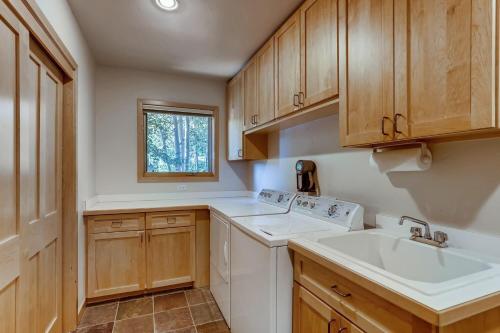 Frisco Cedar Cabin – Frisco, CO