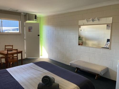 Motel Wellington Wodonga Motel Wellington Wodonga is a popular choice amongst travelers in Wodonga, whether exploring or just passing through. The hotel offers a high standard of service and amenities to suit the individual n