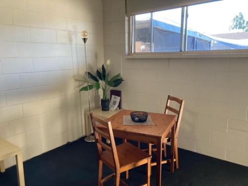 Motel Wellington Wodonga Motel Wellington Wodonga is a popular choice amongst travelers in Wodonga, whether exploring or just passing through. The hotel offers a high standard of service and amenities to suit the individual n