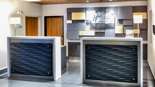 Holiday Inn Express & Suites Vaudreuil-Dorion, an IHG Hotel