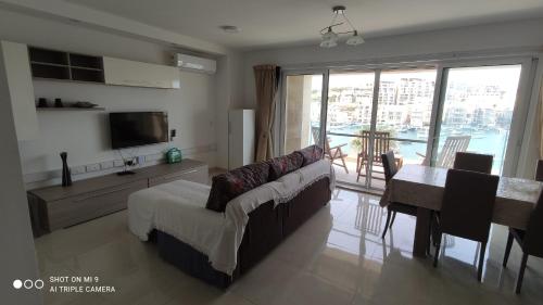 Aquamarine Sea Front Apartments - Third Floor in Marsaskala