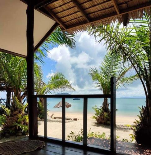 Sabai Sabai Beach Bungalows เกาะพยาม (ระนอง)