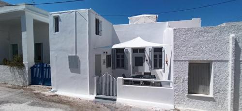 Casa Nostalgia – Milos