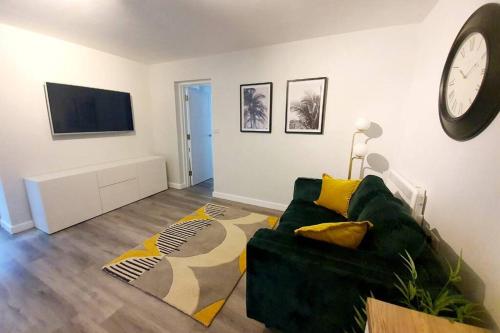 Picture of Modern 1 Bedroom Apartment, Close To The Beach With Parking