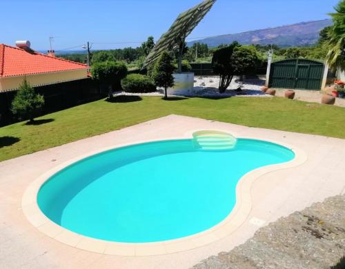 Casa e piscina privada - Fundão