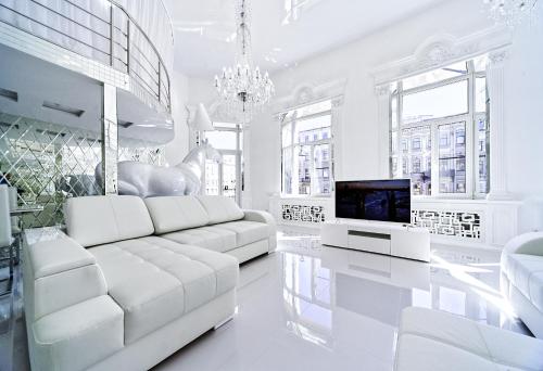 Luxury White apartment balcony CENTER St.Petersburg Nevsky 96