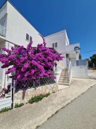  Maslenica-Bougainvillea, Unterkunft in Maslenica