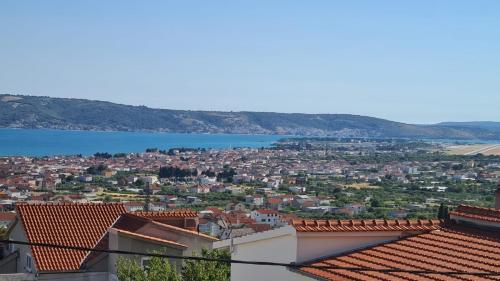 Oasis apartment with sea view and garden