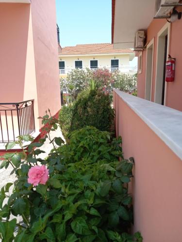 KOSTAS APARTMENTS