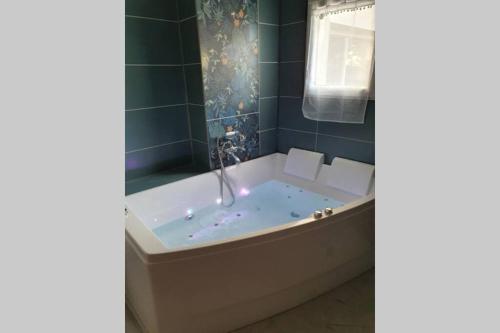 Agreable maison avec balneotherapie, parking et exterieur